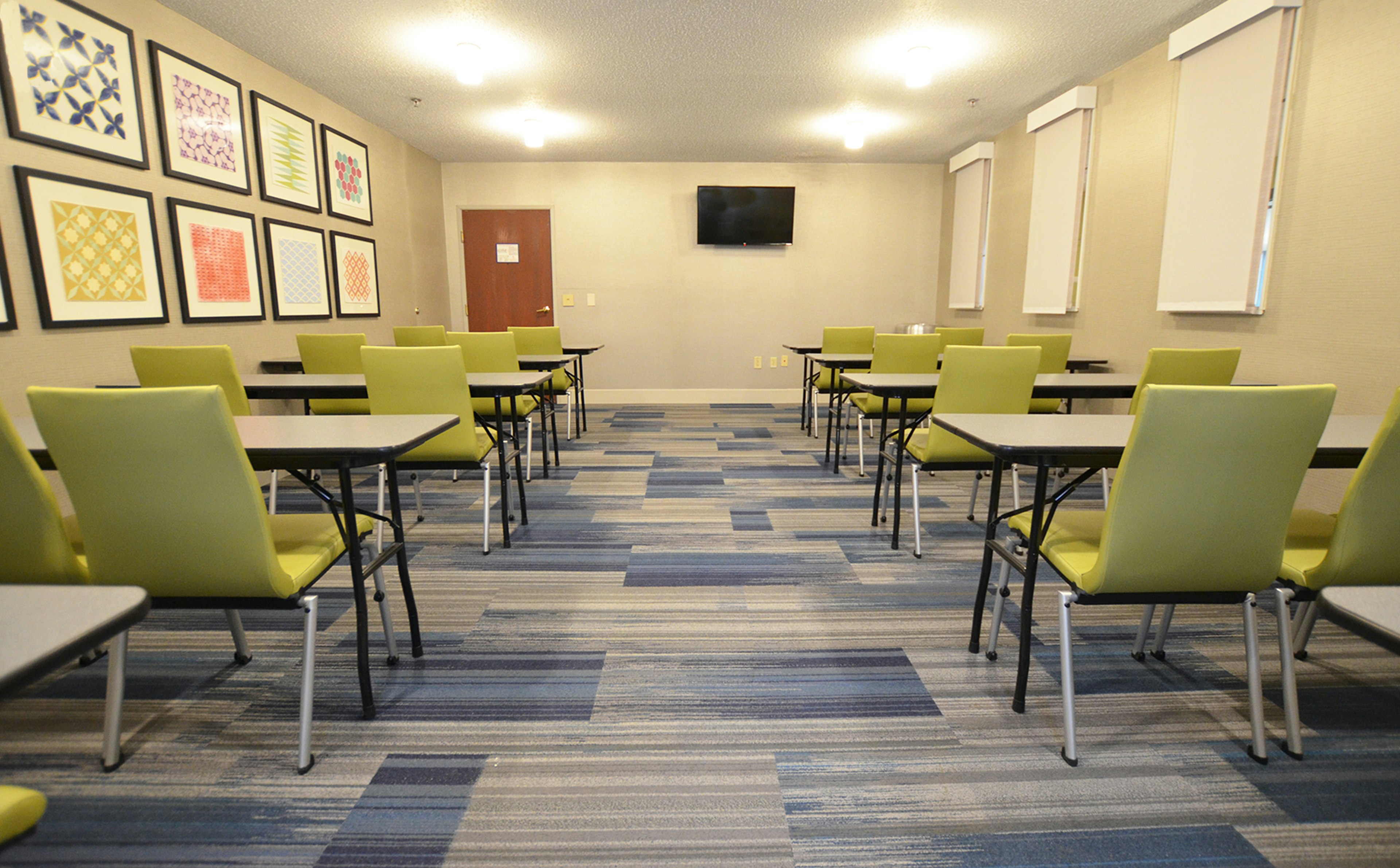 Holiday Inn Express Pittsburgh-Bridgeville 36/42