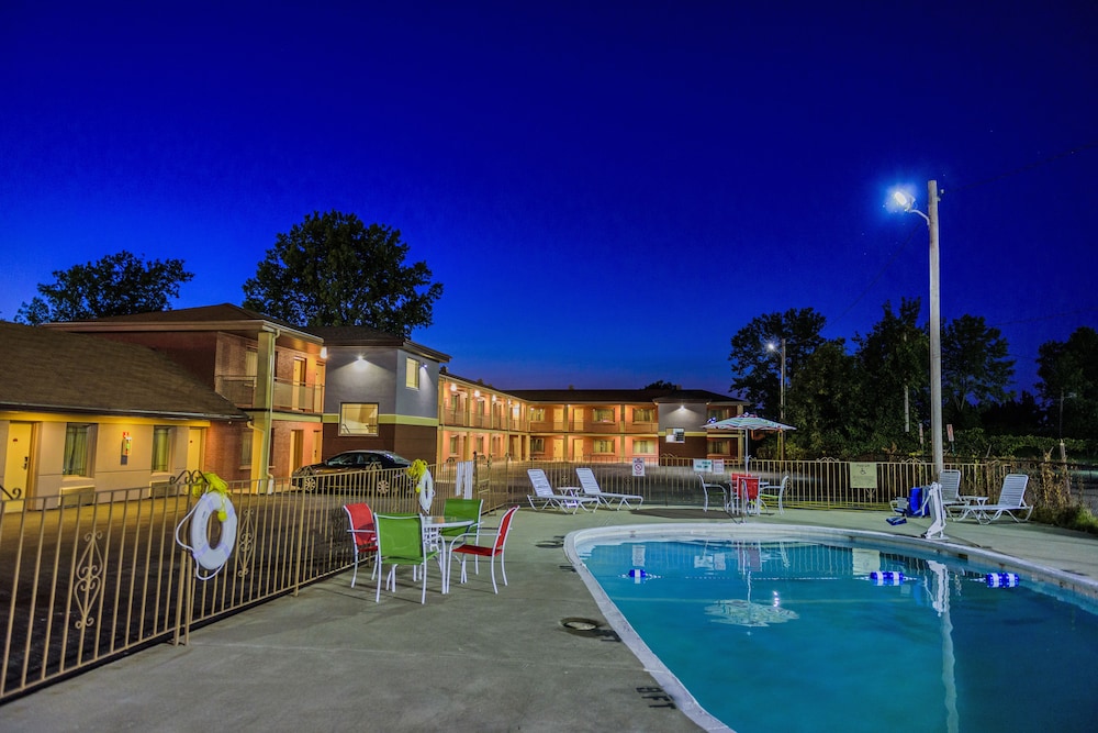 AArya Hotel By Niagara Fashion Outlets 3/44