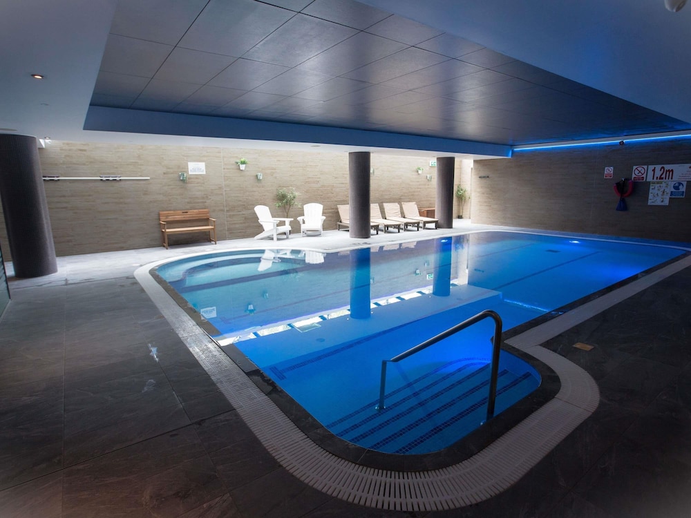 NOVOTEL EDINBURGH PARK 40/71