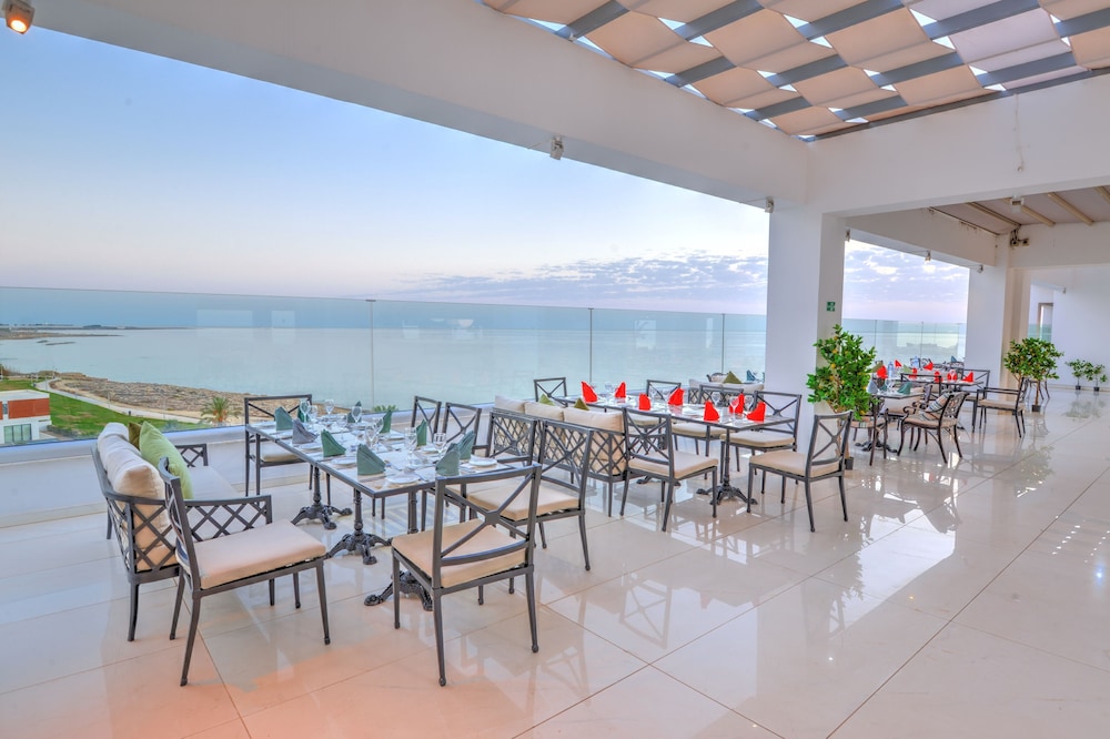 King Evelthon Beach Hotel and Resort 56/71