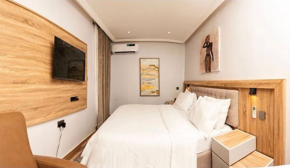 DELUXE, KING BED