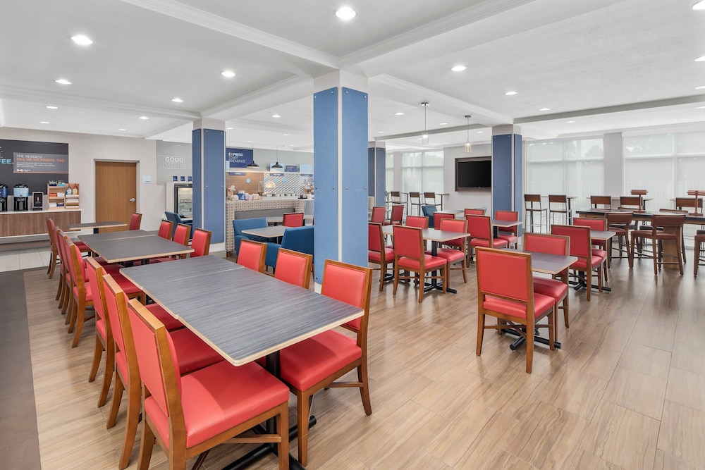 Holiday Inn Express Hotel And Suites Palm Bay 32/42