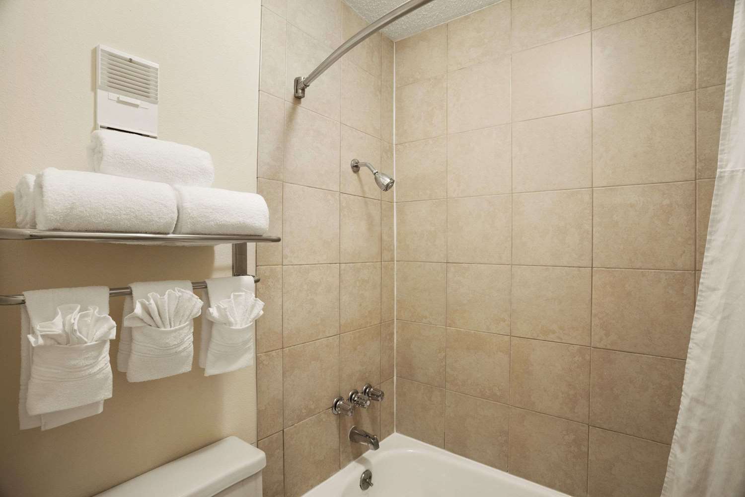 Days Inn By Wyndham Alexandria 18/19
