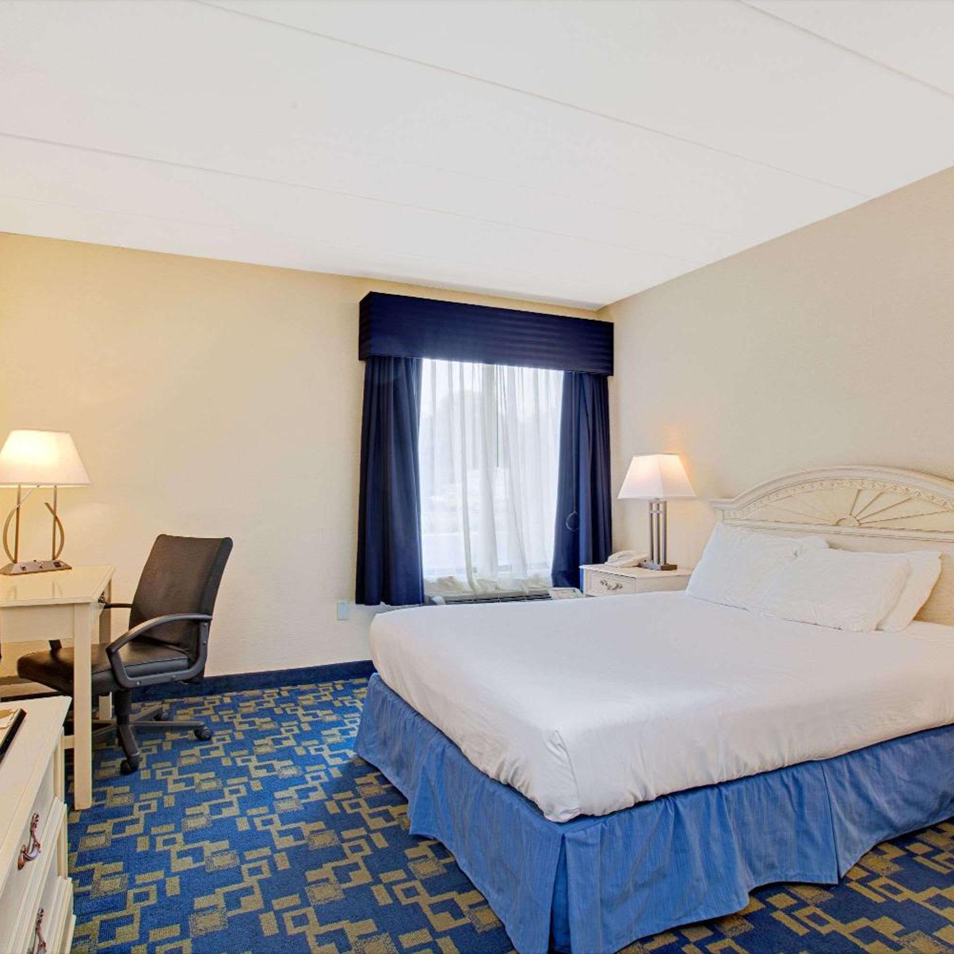 Room, Queen Bed, Accessible