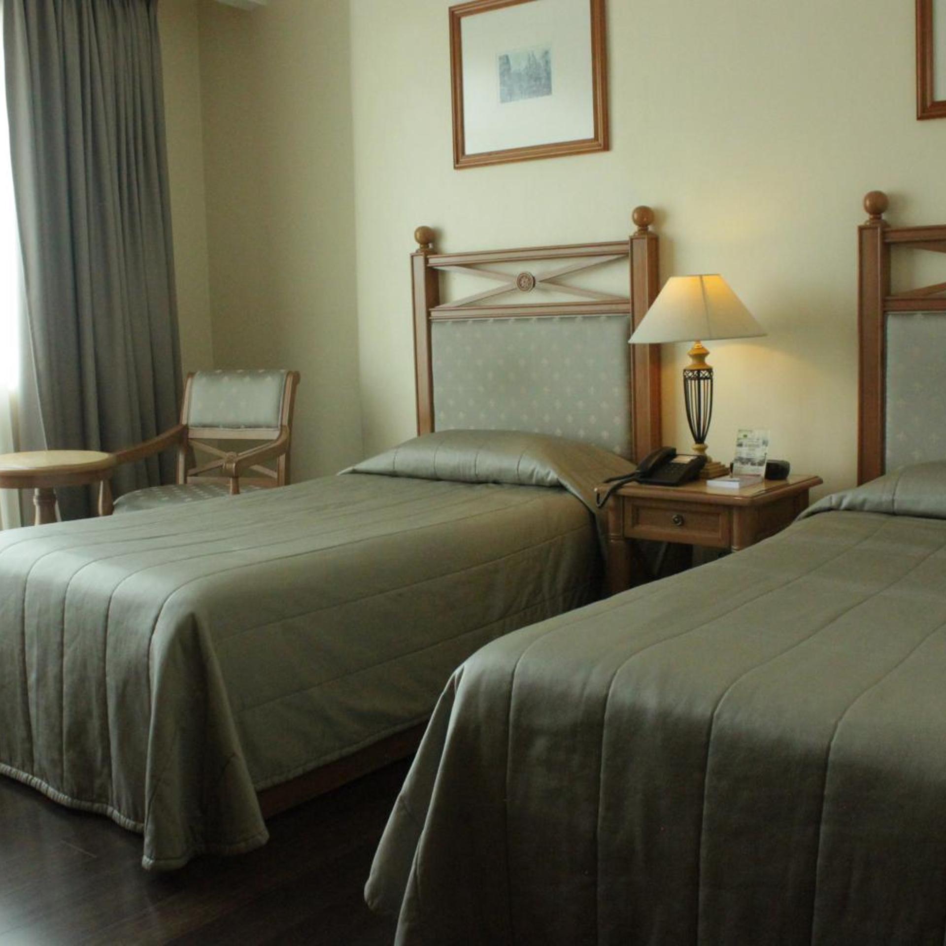 The Grand Dame Hotel 20/92