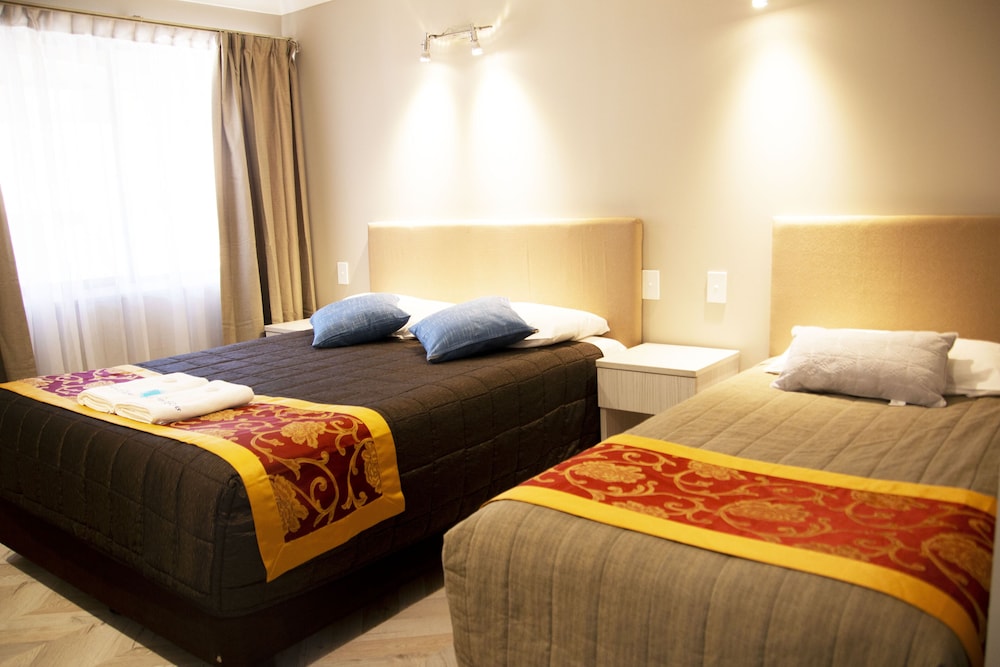Sapphire Palms Motel 22/69