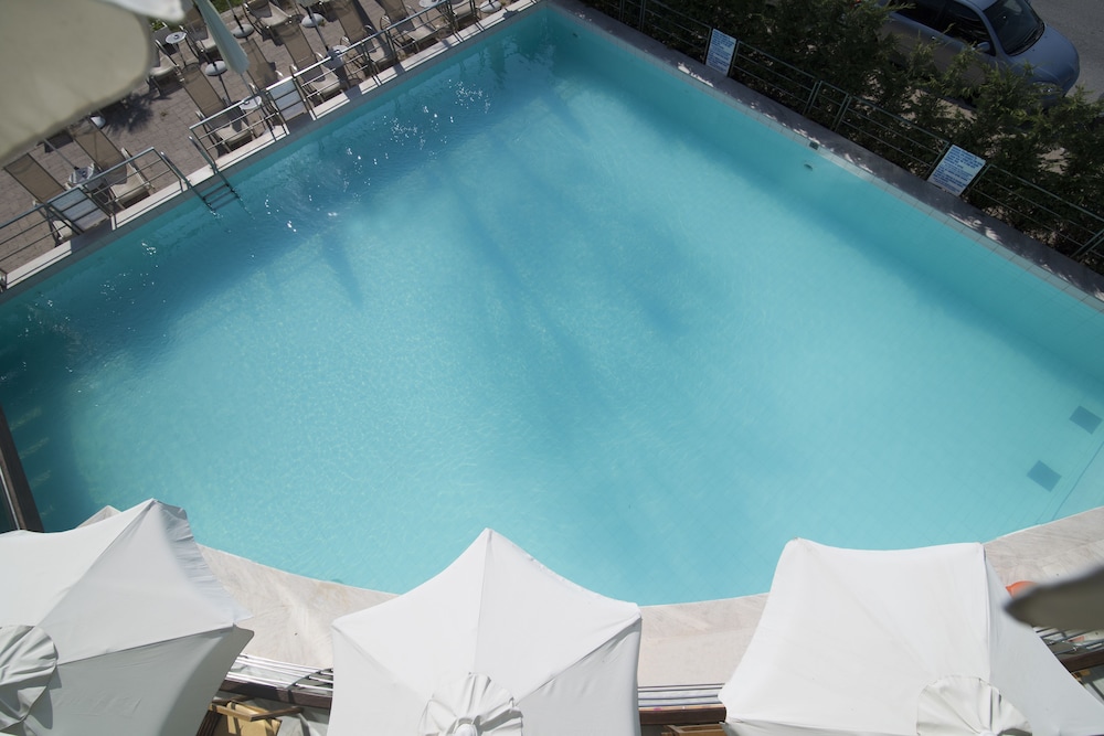 Cosmopolitan Hotel And Spa 46/50