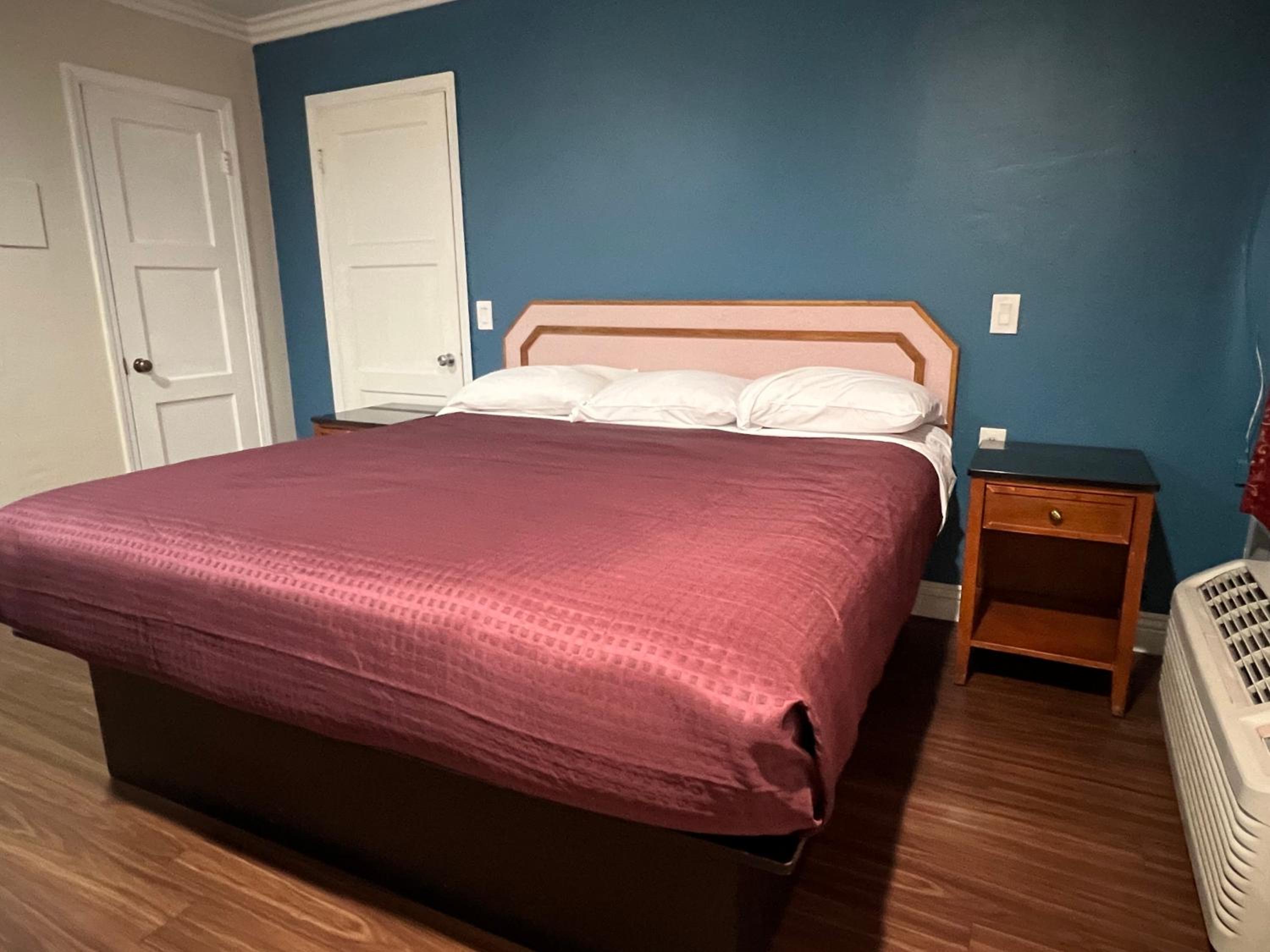 غرفة بسرير كينج، Harris Motel 3/10