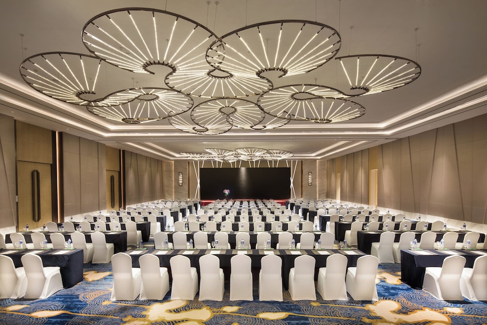 HOLIDAY INN NANJING HARBOUR 72/76