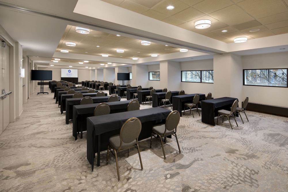 Hyatt Regency Milwaukee 68/73