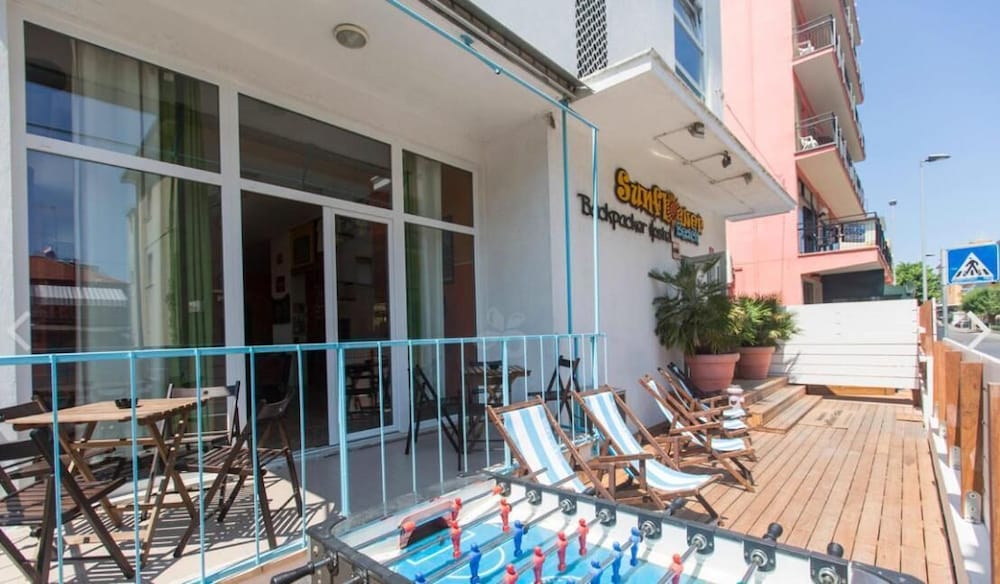 Sunflower Beach Hostel 3/50