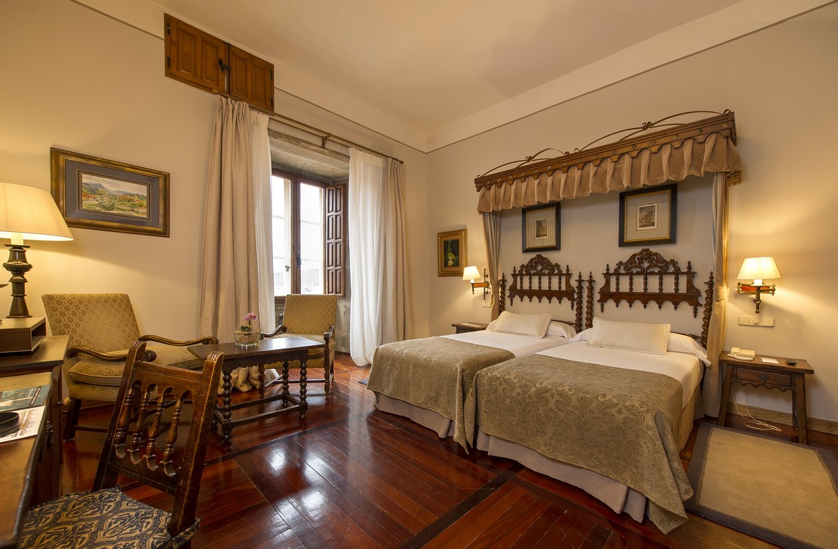 غرفة قياسية بسرير مزدوج، Parador de Santiago de Compostela 2/3