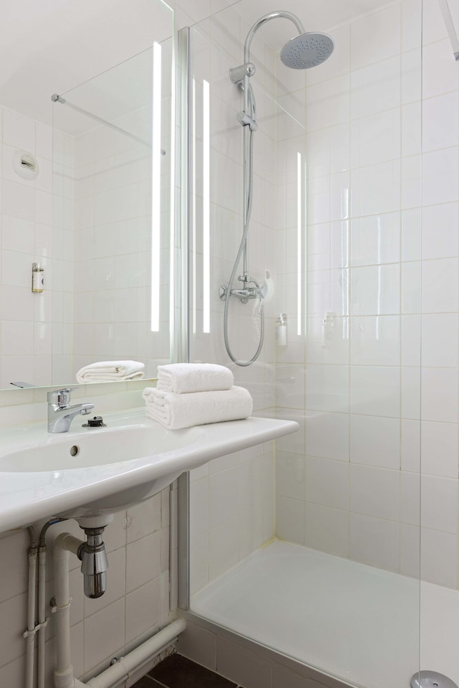 غرفة بسرير مزدوج لذوي الإعاقة، Comfort Hotel Paris Porte d Ivry 3/5