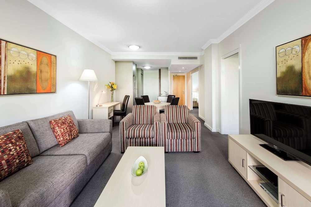 Oaks Brisbane Mews Suites 11/27