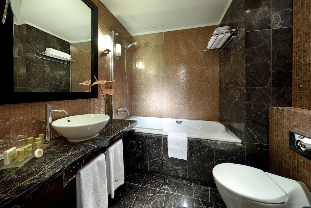 Room, Triple, 1 Queen and 1 Single Bed, EUROSTARS THALIA 3/7