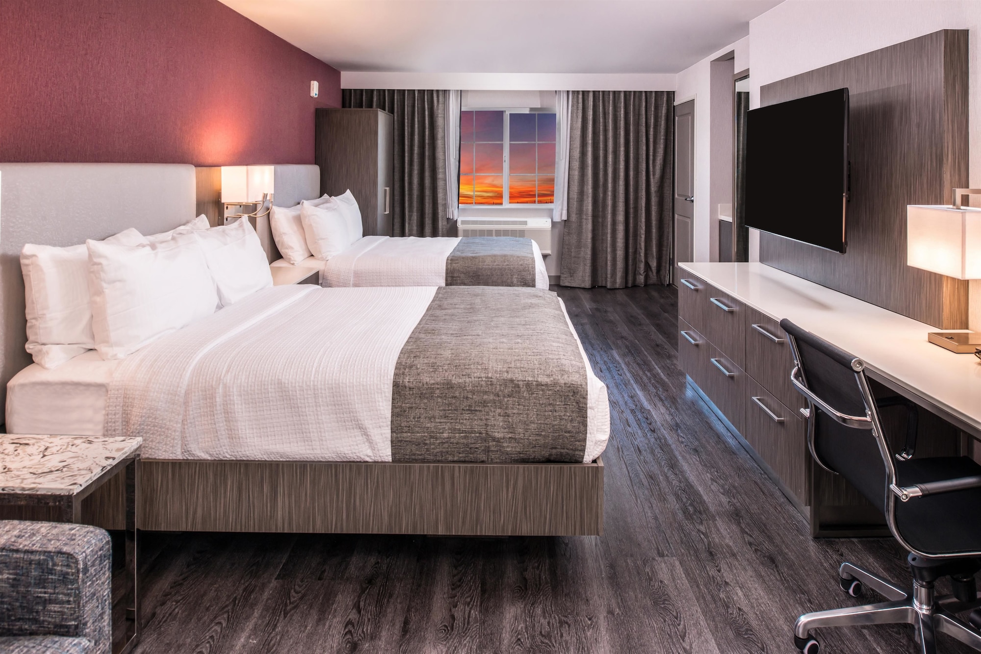 Suite, Multiple Beds, Sofa, Accessible