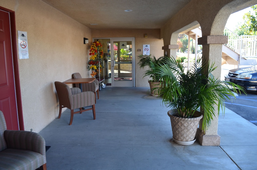 Loma Linda Inn. 33/54
