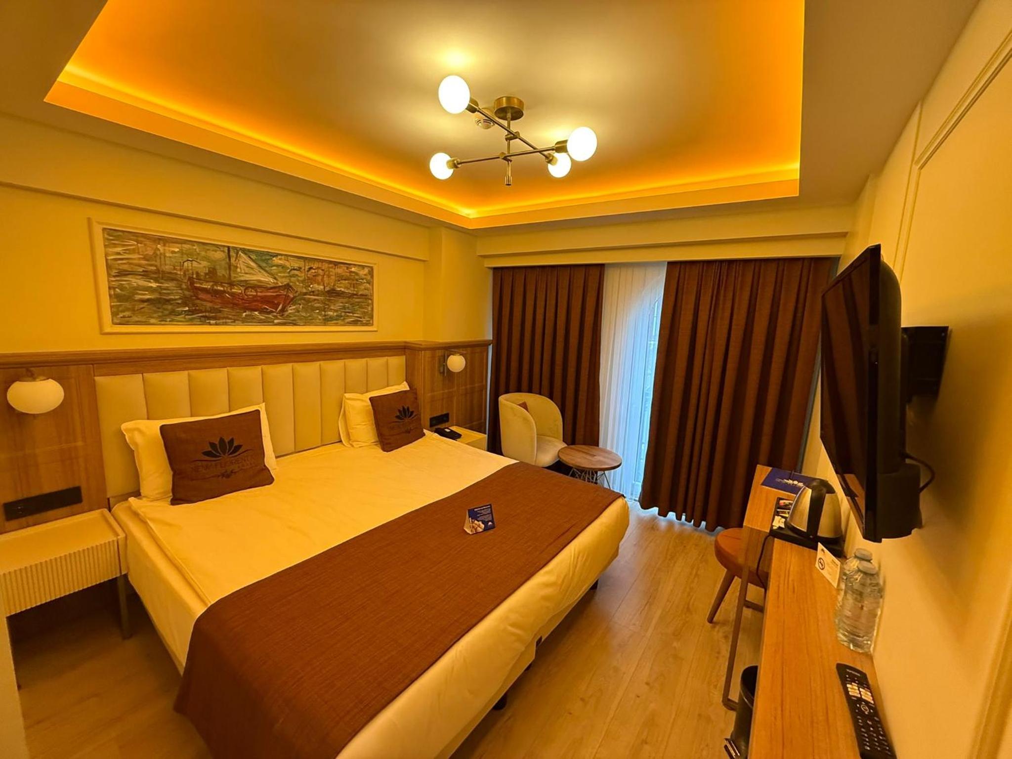 SUPERIOR, DOUBLE OR TWIN BED
