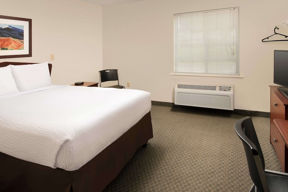 ROOM, QUEEN BED, ACCESSIBLE
