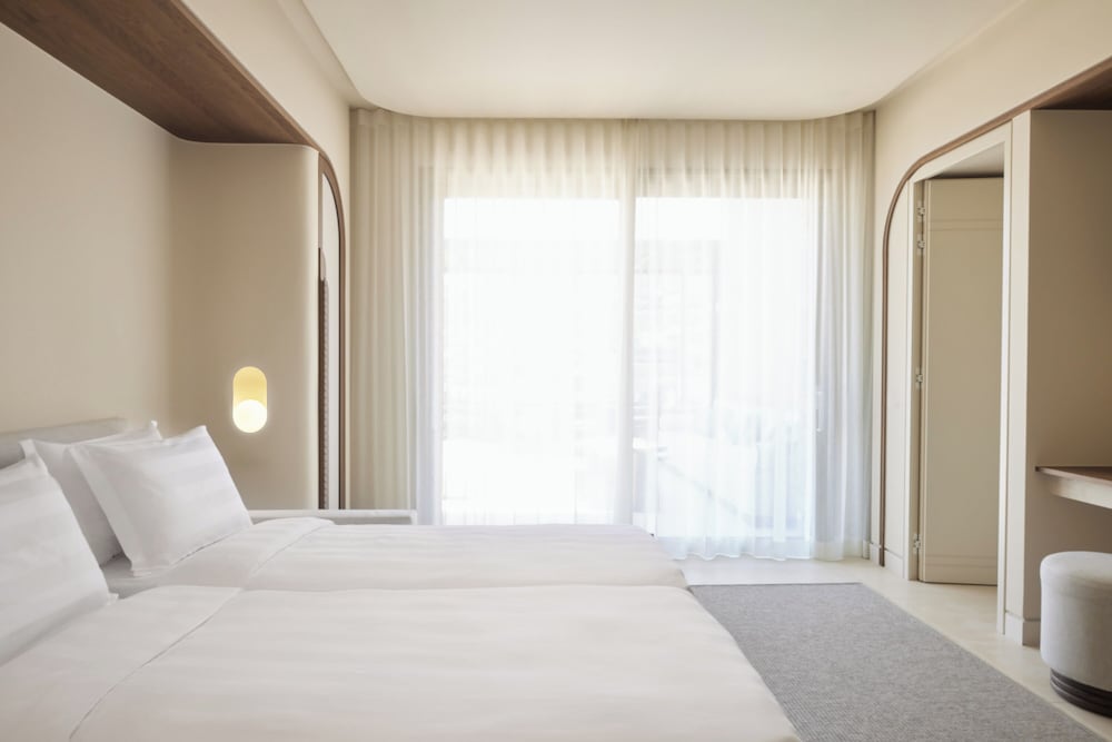 1 Bedroom, Collection, Suite, King Bed, Sea View, Sofa, Private Pool، Daios Cove 2/9
