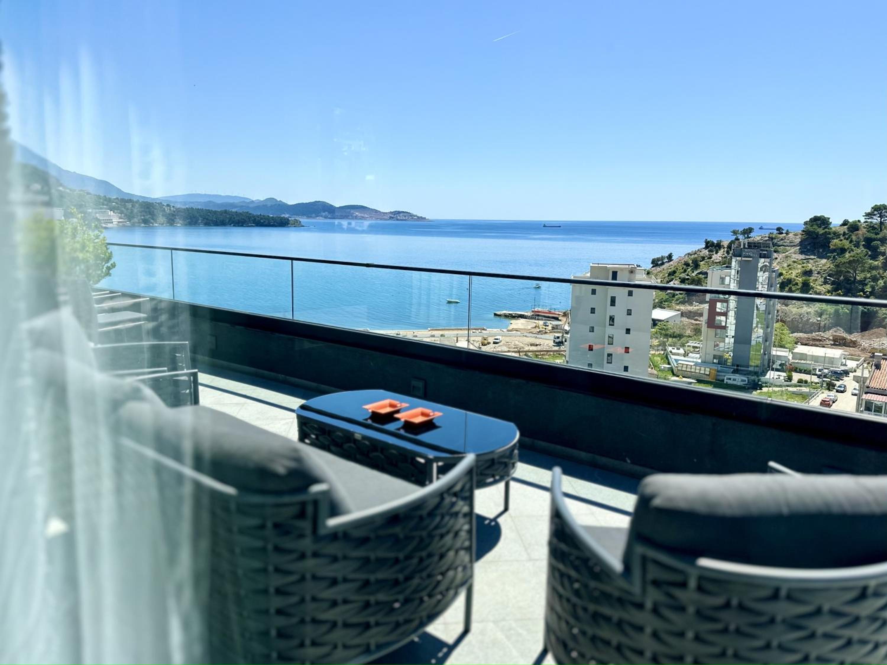 Hotel Del Medio 4/24