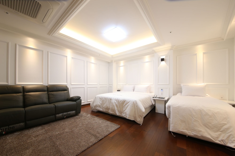 Bentley Hotel Chungjang 12/38