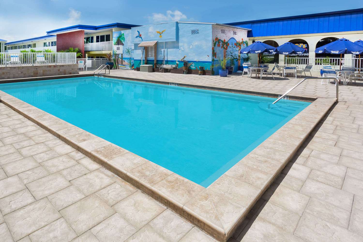 Days Inn by Wyndham Fort Myers Springs Resort 22/43