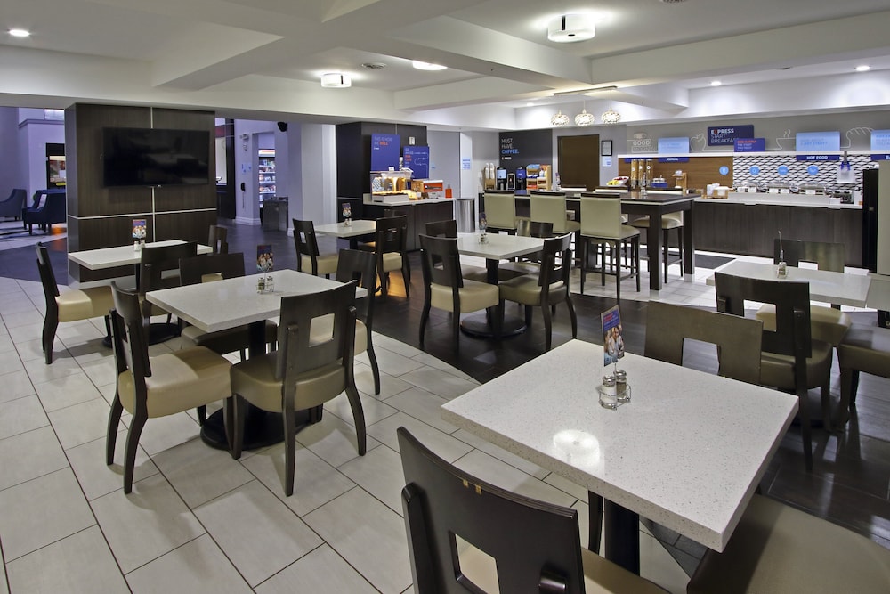 Holiday Inn Express Suites Houston North Iah Area 34/44