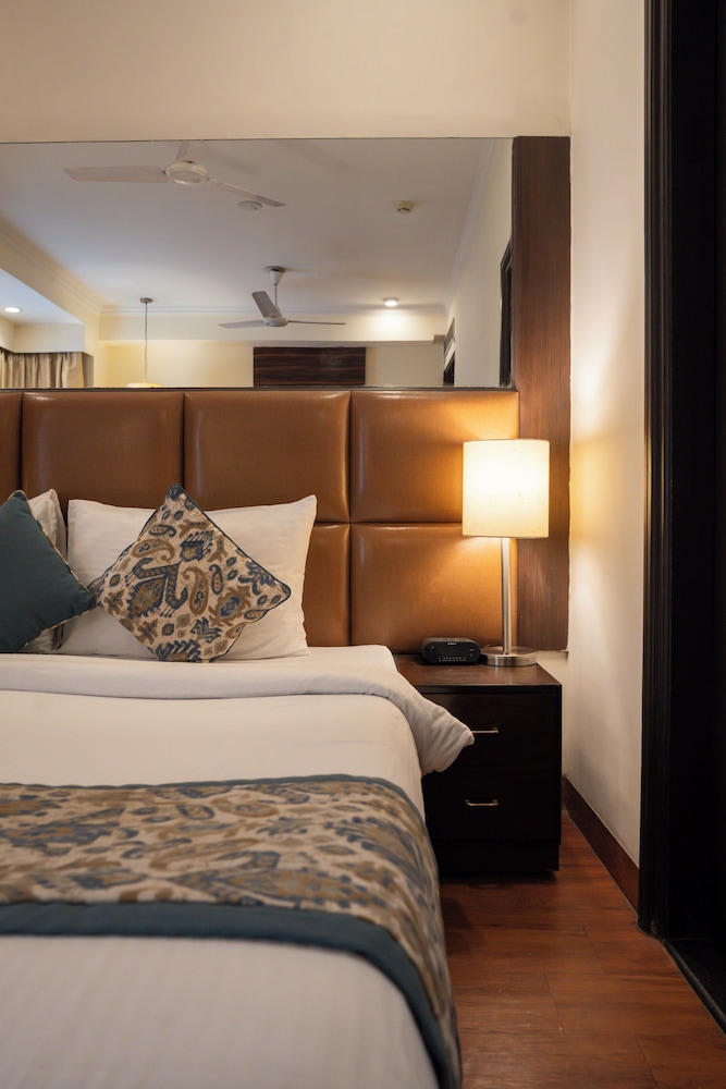 Ahuja Residency Gurgaon 32/50