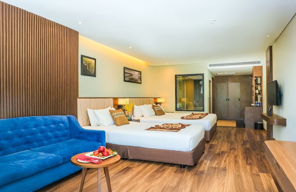 Executive, Triple, 1 King and 1 Single Beds, Ocean View, Balcony