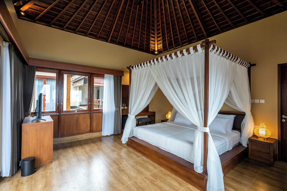 Suite, King Bed, Hills View