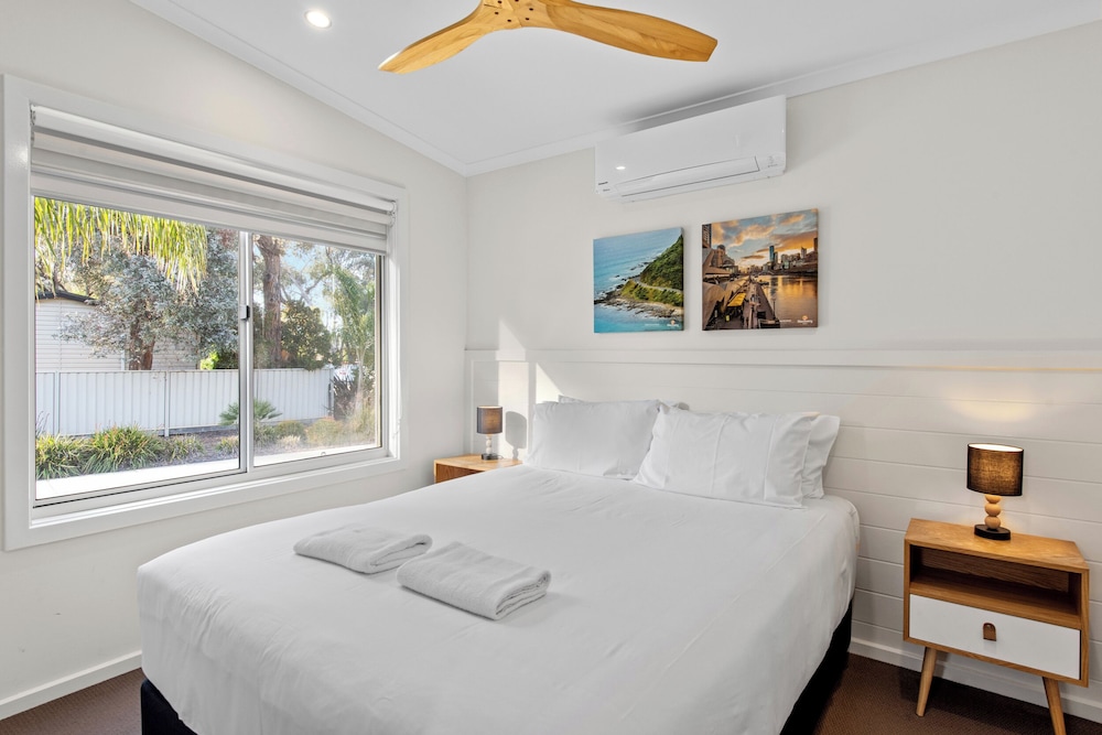 2 Bedrooms, Deluxe, Cabin, 1 Queen and 2 Bunk Beds, Water Park View