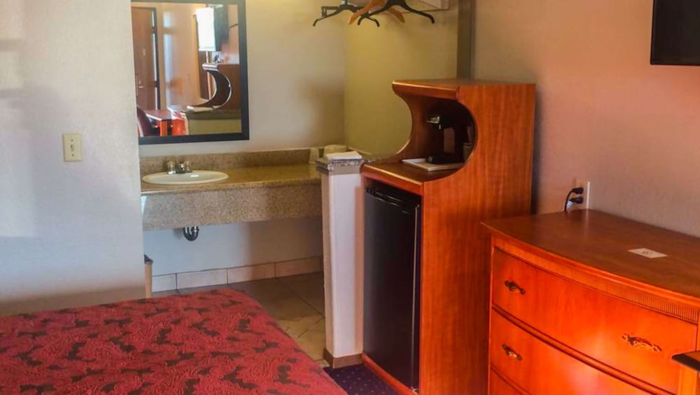 Crown Lodge Motel Oakland 19/28