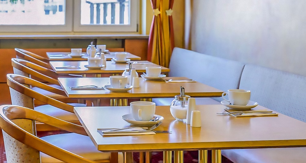 PLAZA INN Rieker Stuttgart Hauptbahnhof 54/65