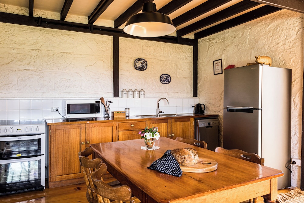 Daisy Bank Cottages 12/62