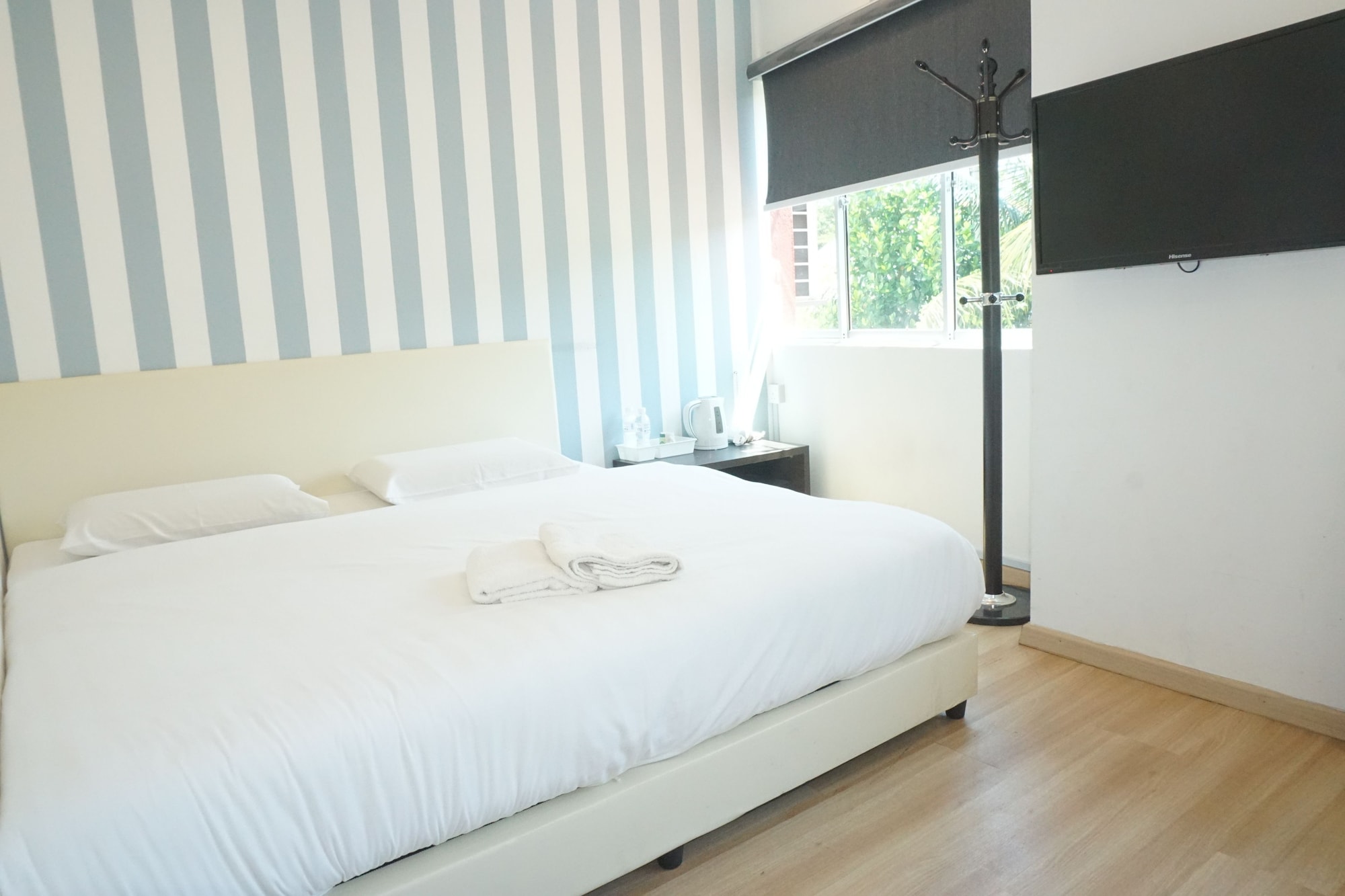 DELUXE, KING BED, CITY VIEW