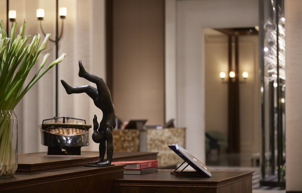 Rosewood Hong Kong 35/85