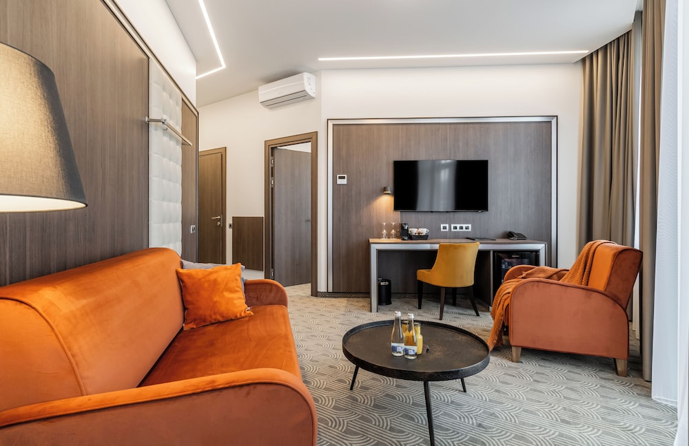 Congress Hotel 27/49