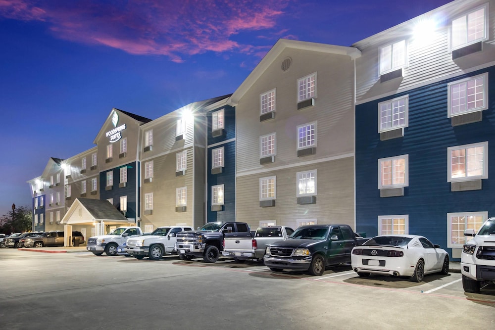 WoodSpring Suites Houston La Porte 25/33