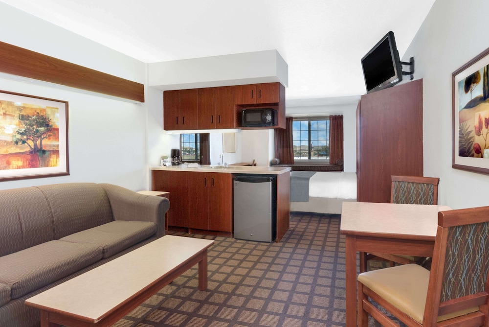 Microtel Inn Suites by Wyndham Rapid City 3/48