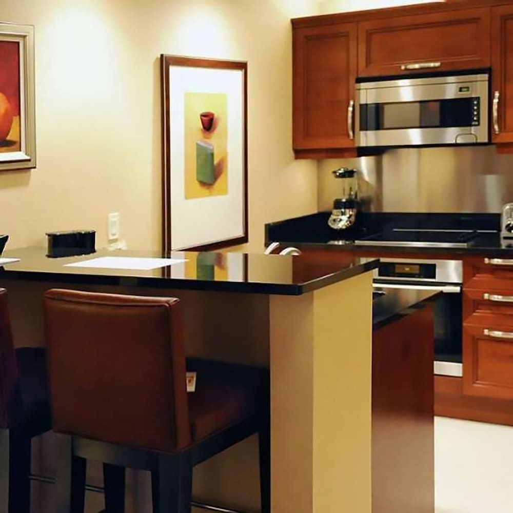 Signature Affordable Luxury Hotel 16/24