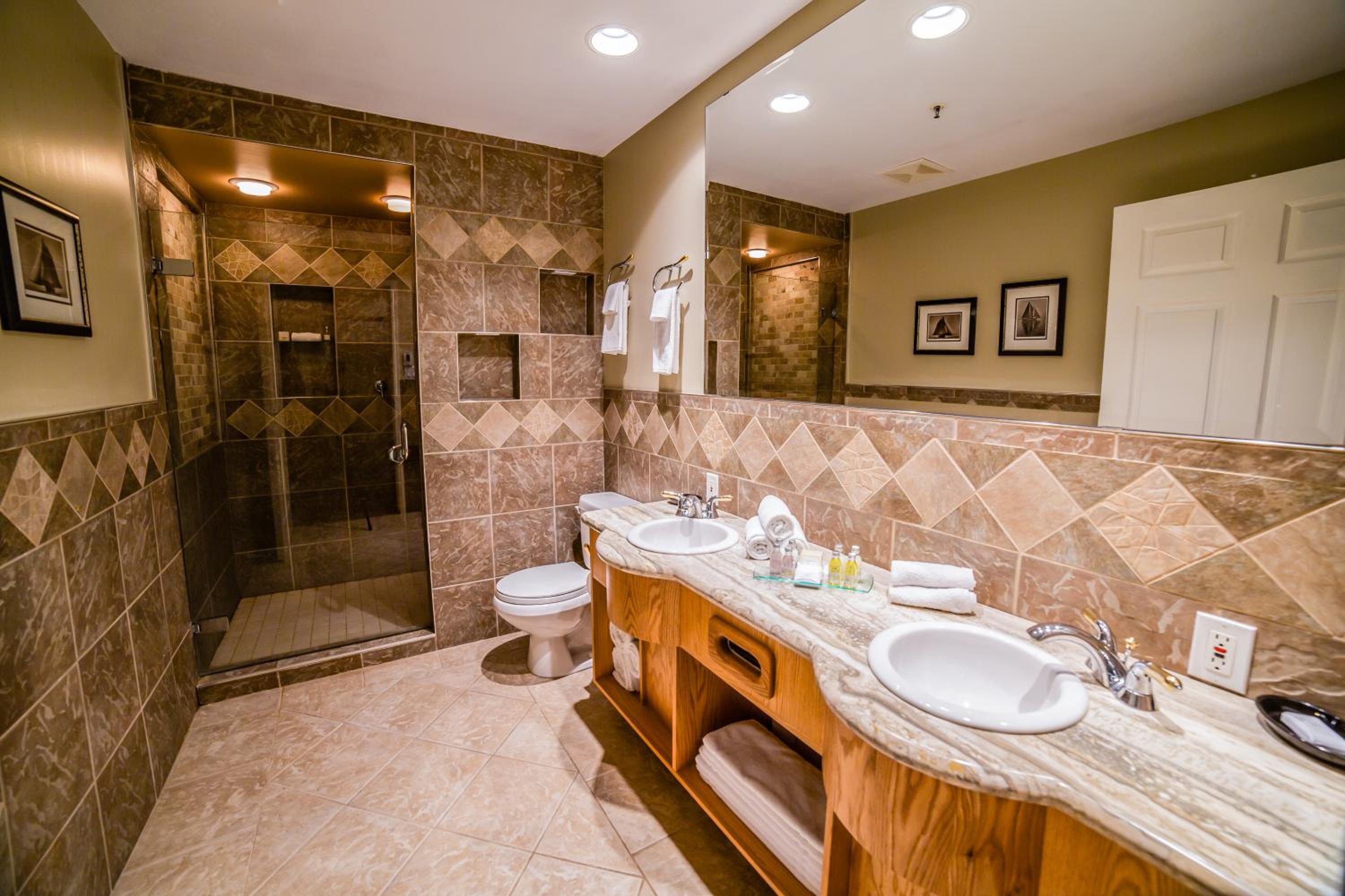 1 Bedroom, Suite, King Bed, Kitchenette, Prestige Hudson Bay Lodge & Conference Centre, WorldHotels 5/6