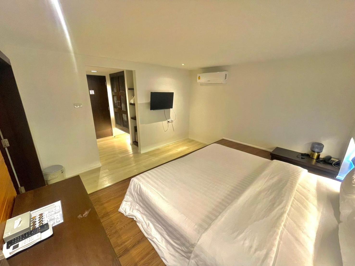 Cove, Suite