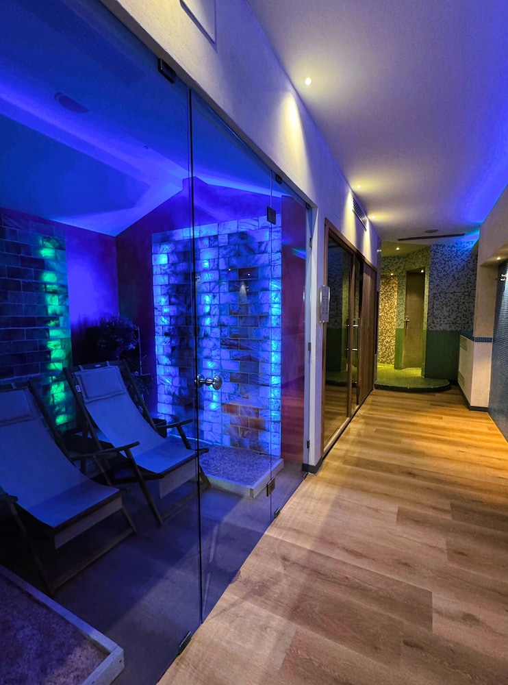 CORTONA RESORT AND SPA(FORMERLY HOTEL VILLA AUREA) 16/35