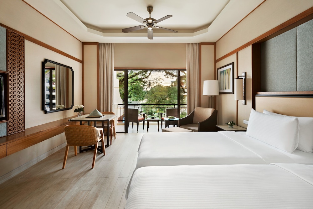 Shangri-La Rasa Sayang, Penang 12/69