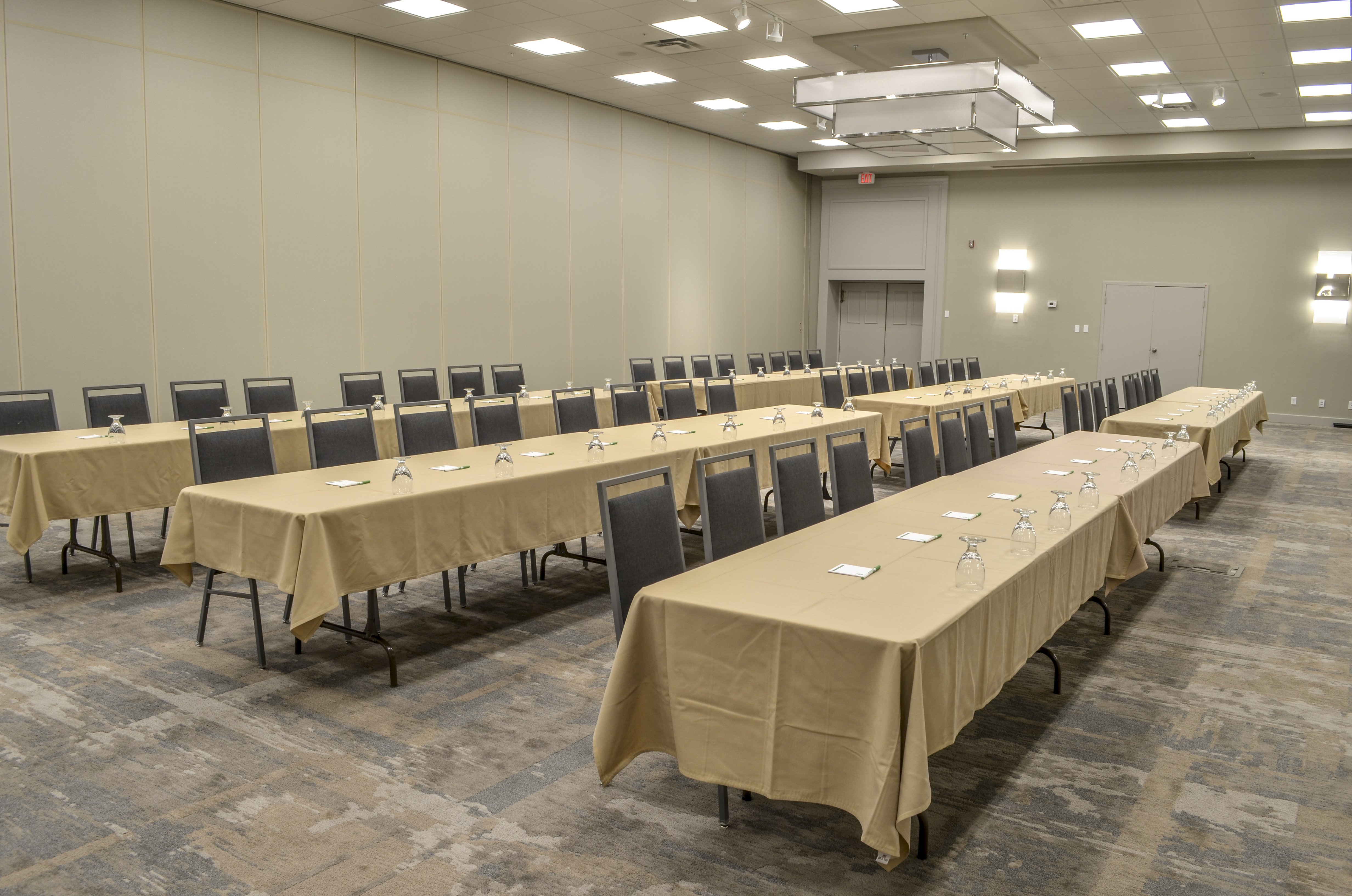 Holiday Inn Fargo 55/70