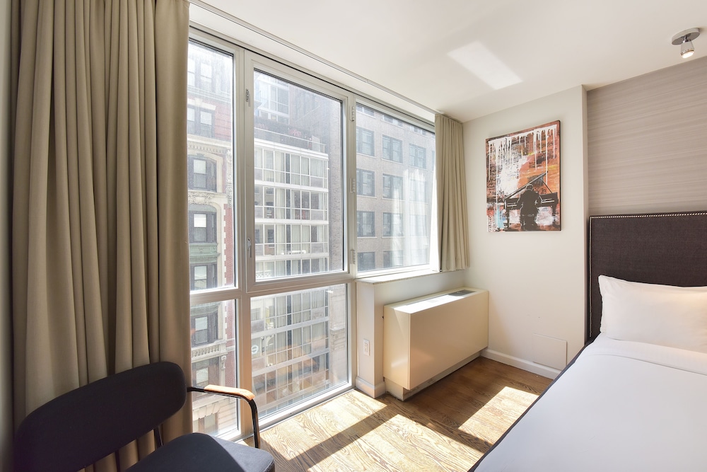 Hotel 32 32 62/78