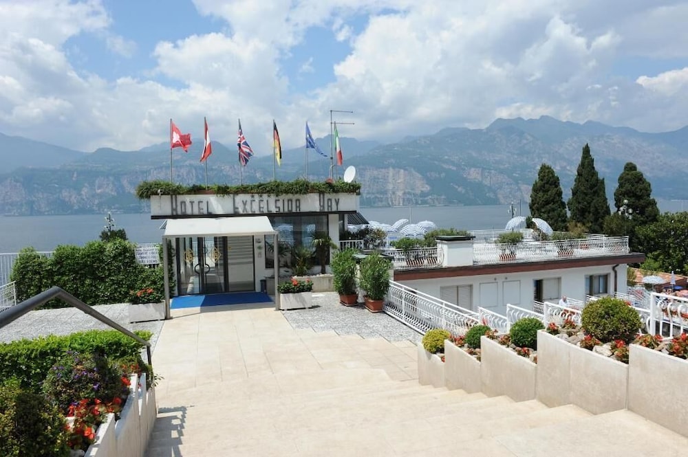 Hotel Excelsior Bay 3/50