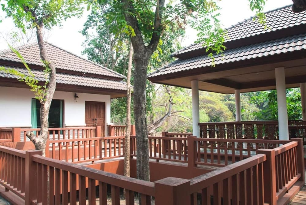 Tak Andaman Resort & Hotel 9/53