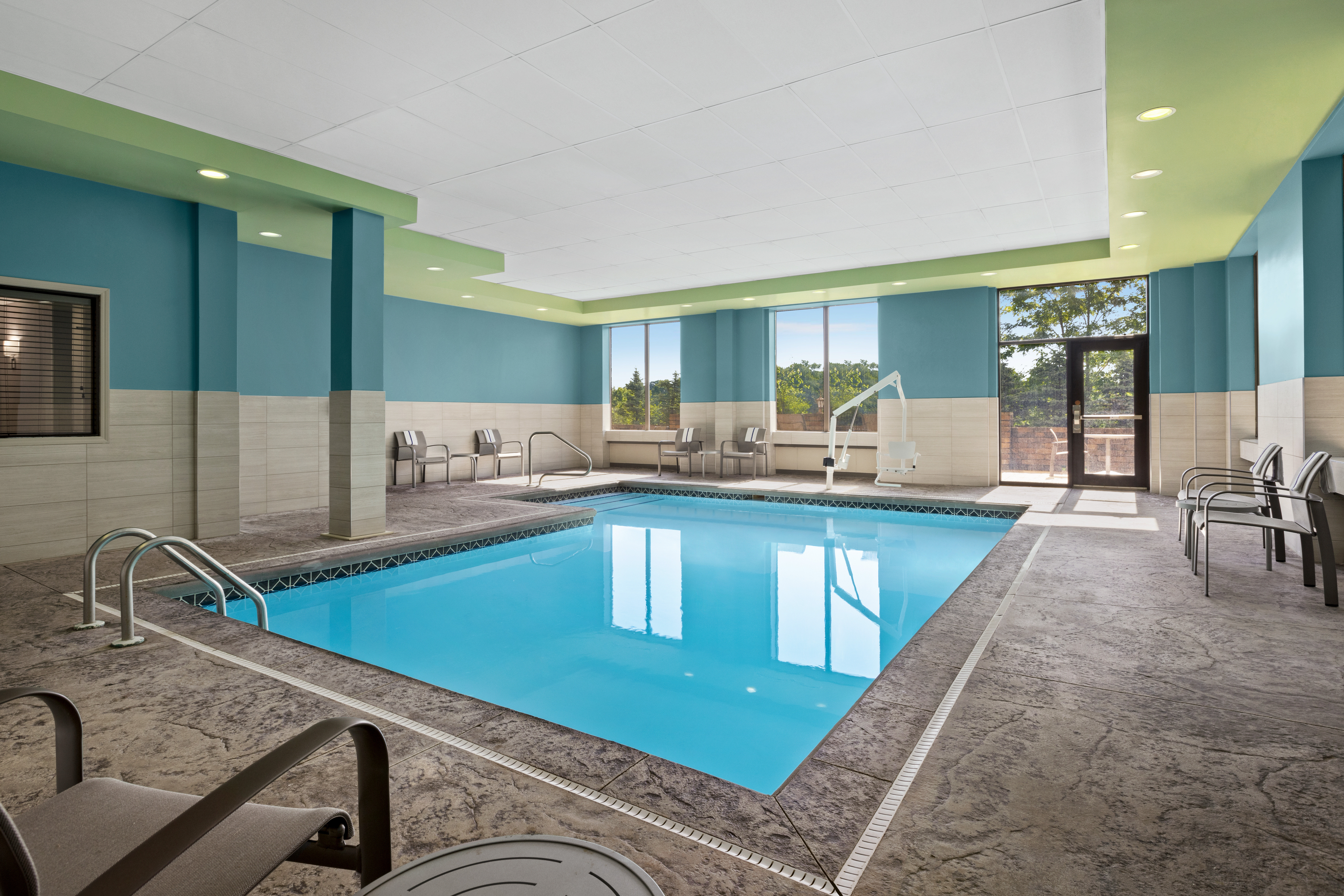Holiday Inn Express Suites Akron Regional Airport Area 30/43